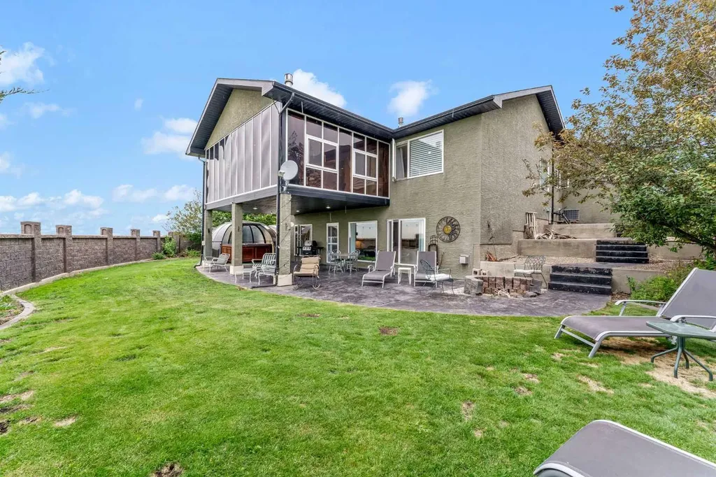 28 Sierra Close SW Medicine Hat AB T1B 0A8