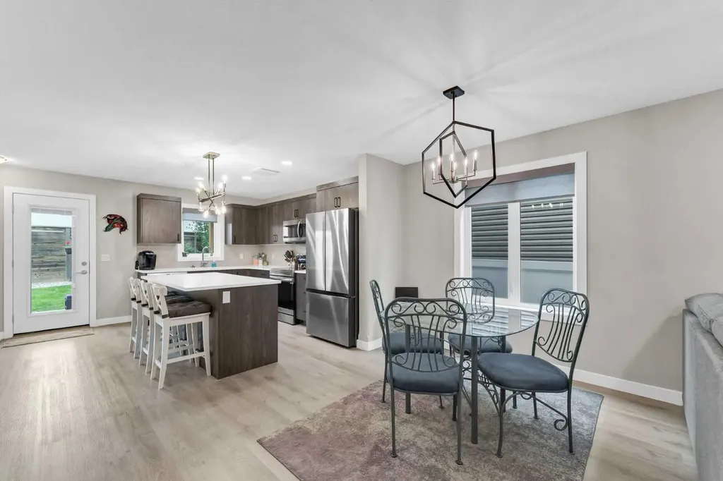 162 Somerset Way SE Medicine Hat AB T1B0C2
