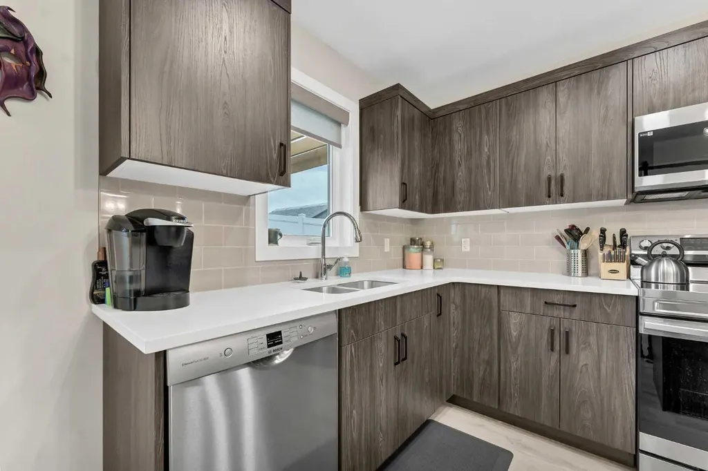 162 Somerset Way SE Medicine Hat AB T1B0C2