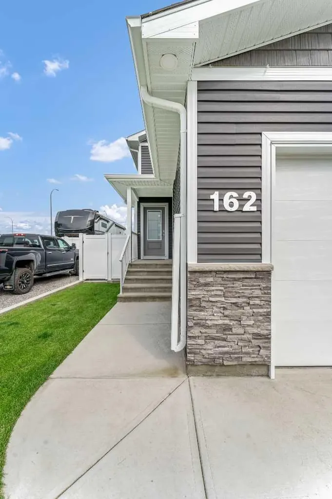 162 Somerset Way SE Medicine Hat AB T1B0C2