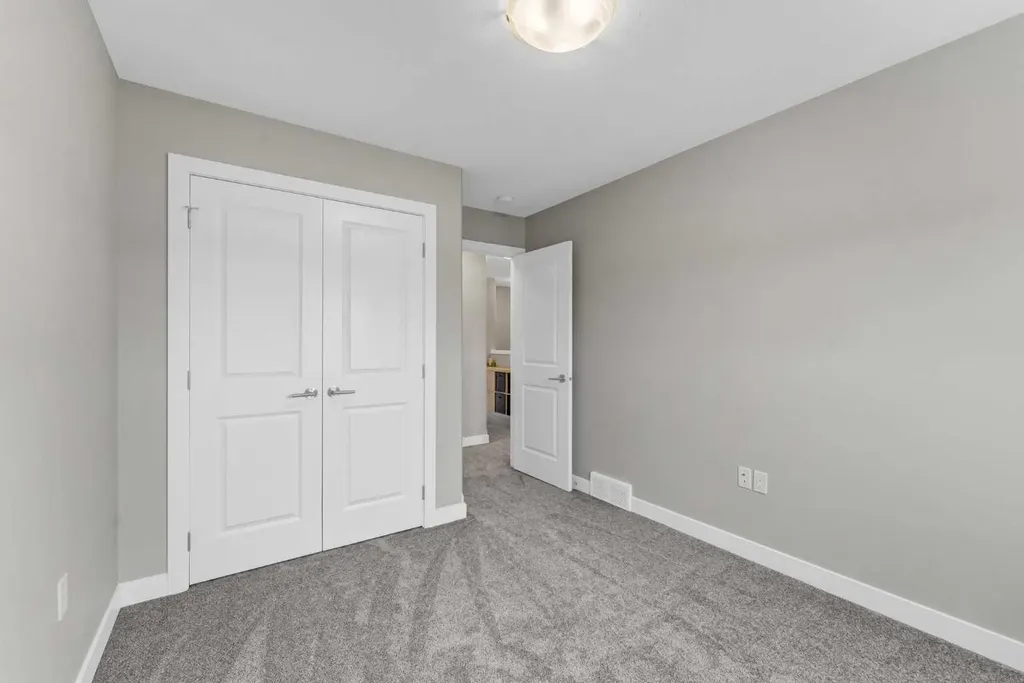 162 Somerset Way SE Medicine Hat AB T1B0C2