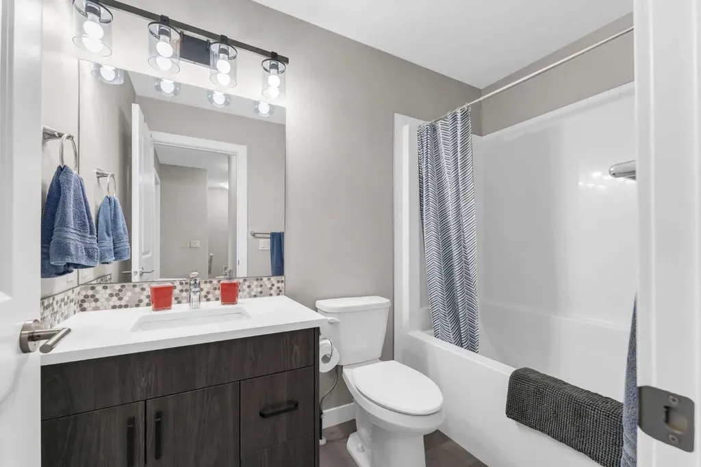 162 Somerset Way SE Medicine Hat AB T1B0C2