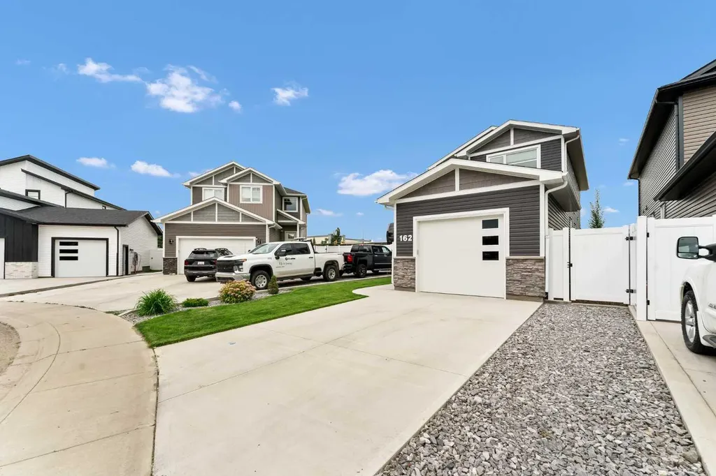 162 Somerset Way SE Medicine Hat AB T1B0C2