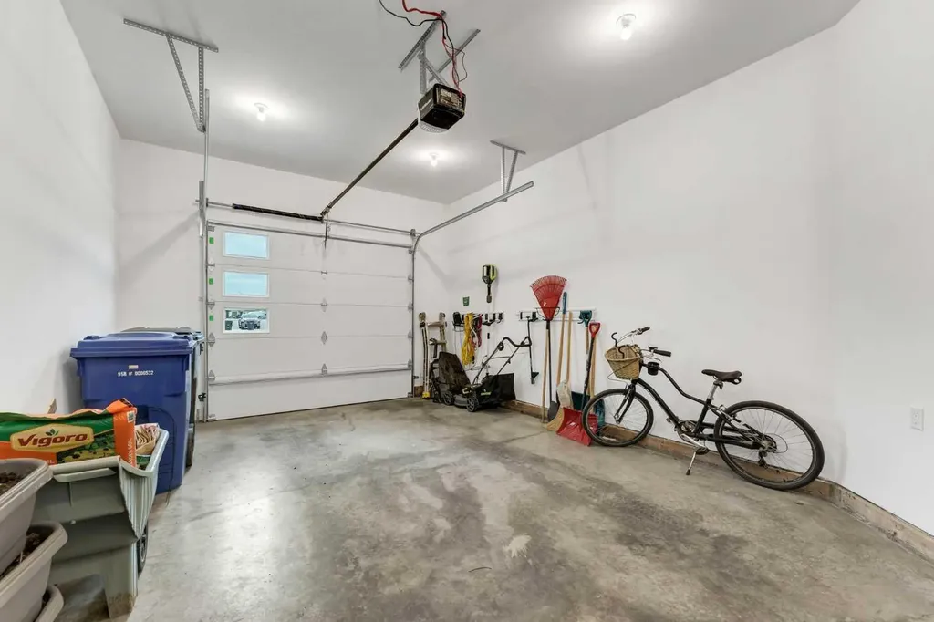 162 Somerset Way SE Medicine Hat AB T1B0C2