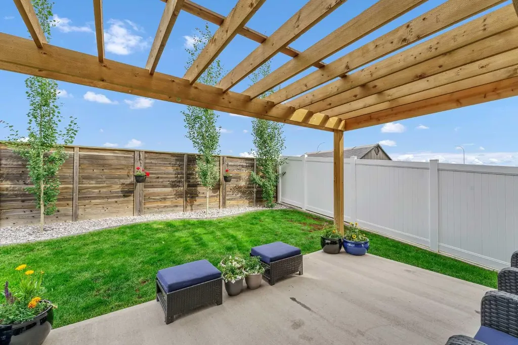 162 Somerset Way SE Medicine Hat AB T1B0C2