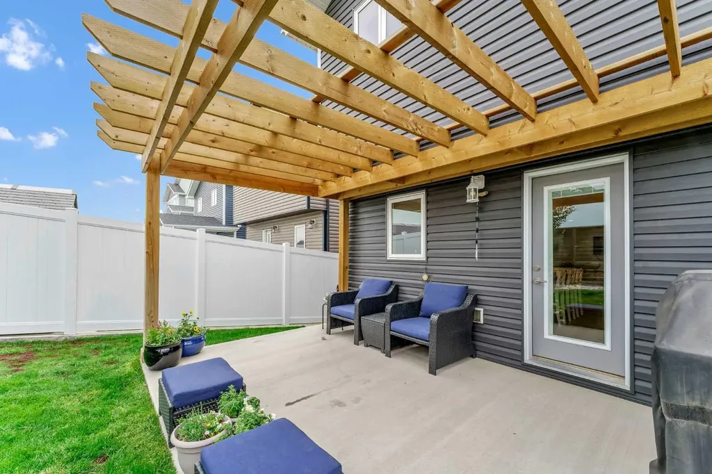 162 Somerset Way SE Medicine Hat AB T1B0C2