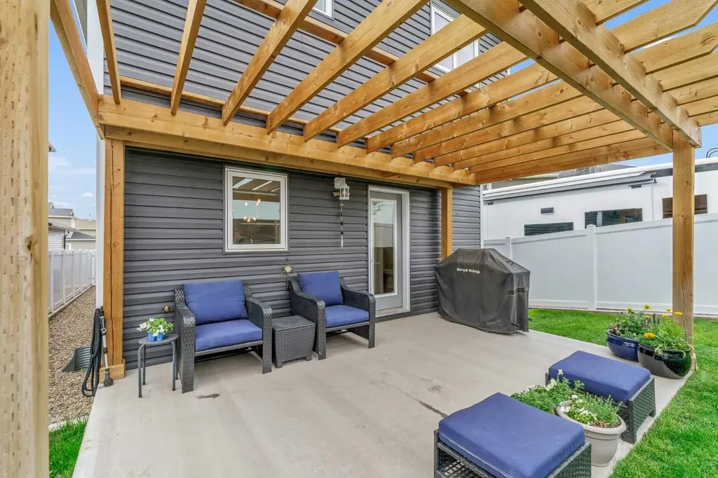 162 Somerset Way SE Medicine Hat AB T1B0C2
