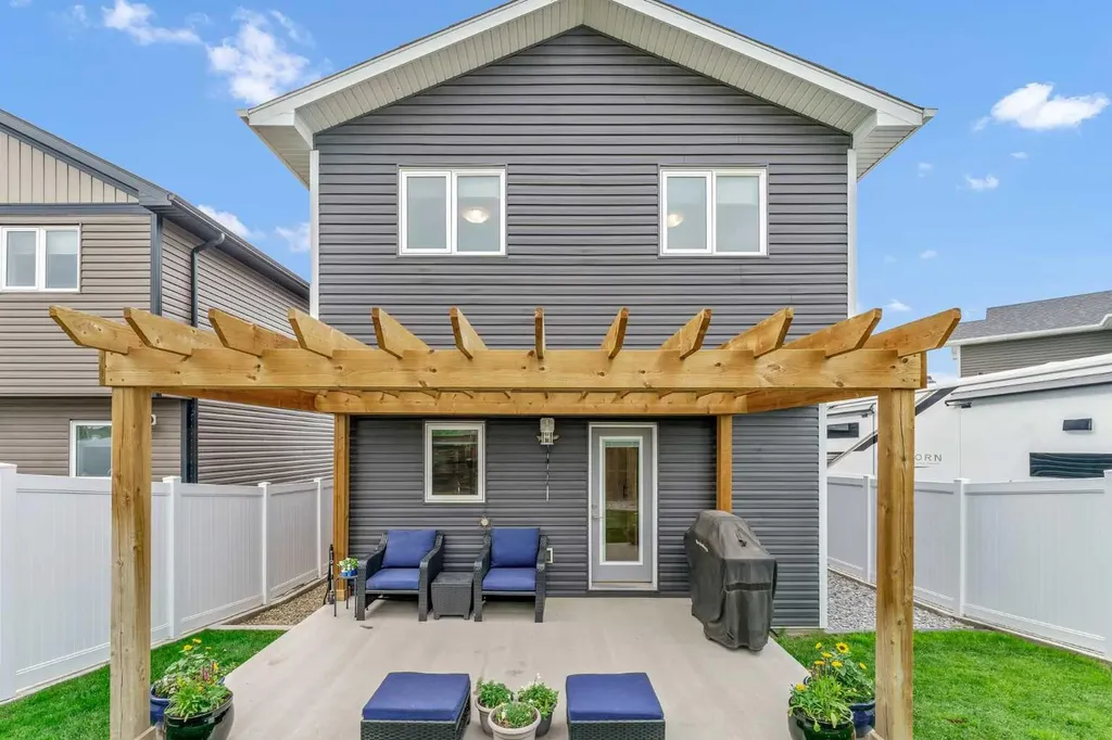 162 Somerset Way SE Medicine Hat AB T1B0C2