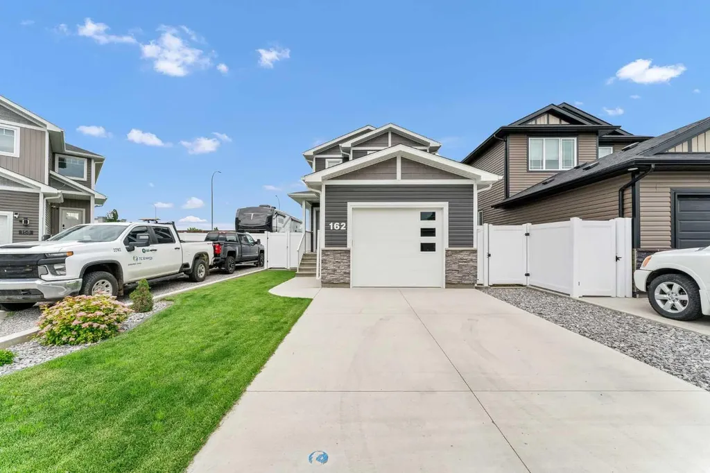 162 Somerset Way SE Medicine Hat AB T1B0C2