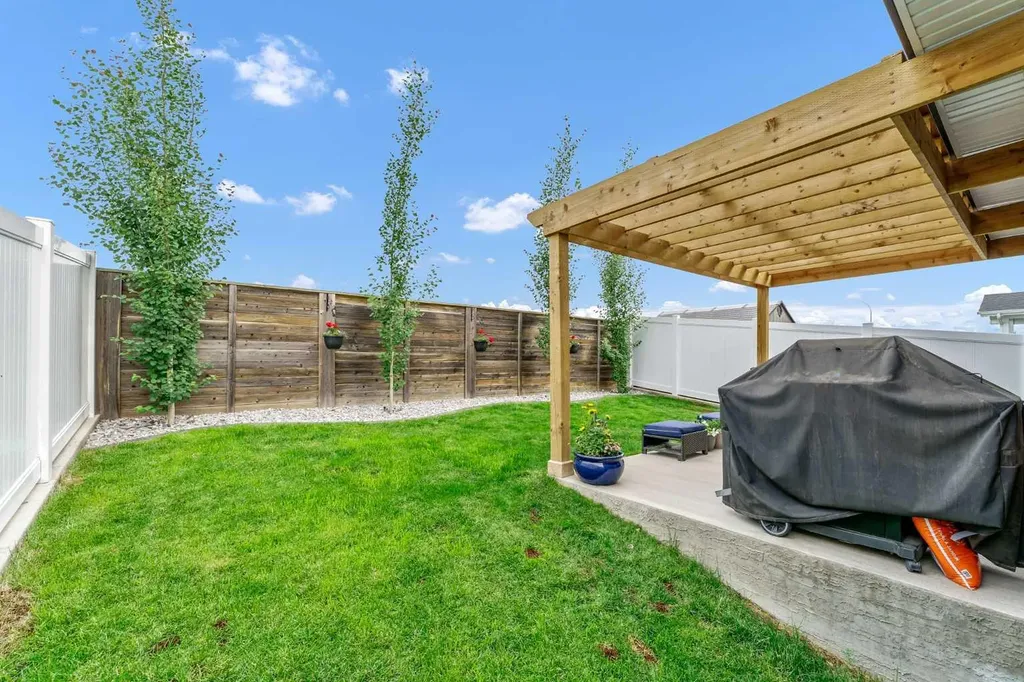 162 Somerset Way SE Medicine Hat AB T1B0C2