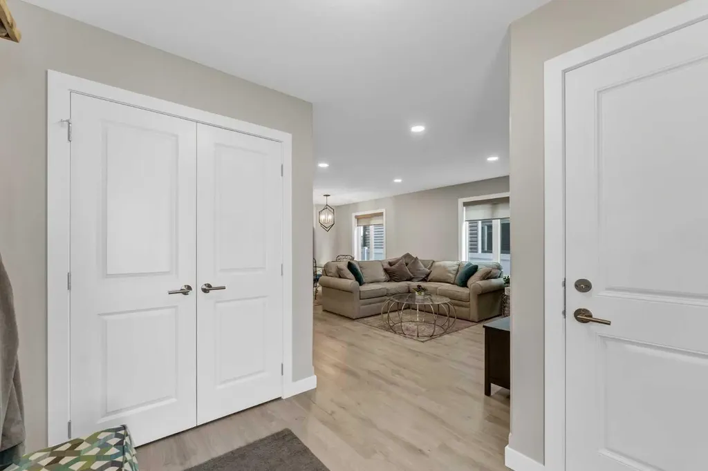 162 Somerset Way SE Medicine Hat AB T1B0C2
