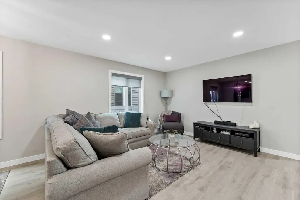 162 Somerset Way SE Medicine Hat AB T1B0C2