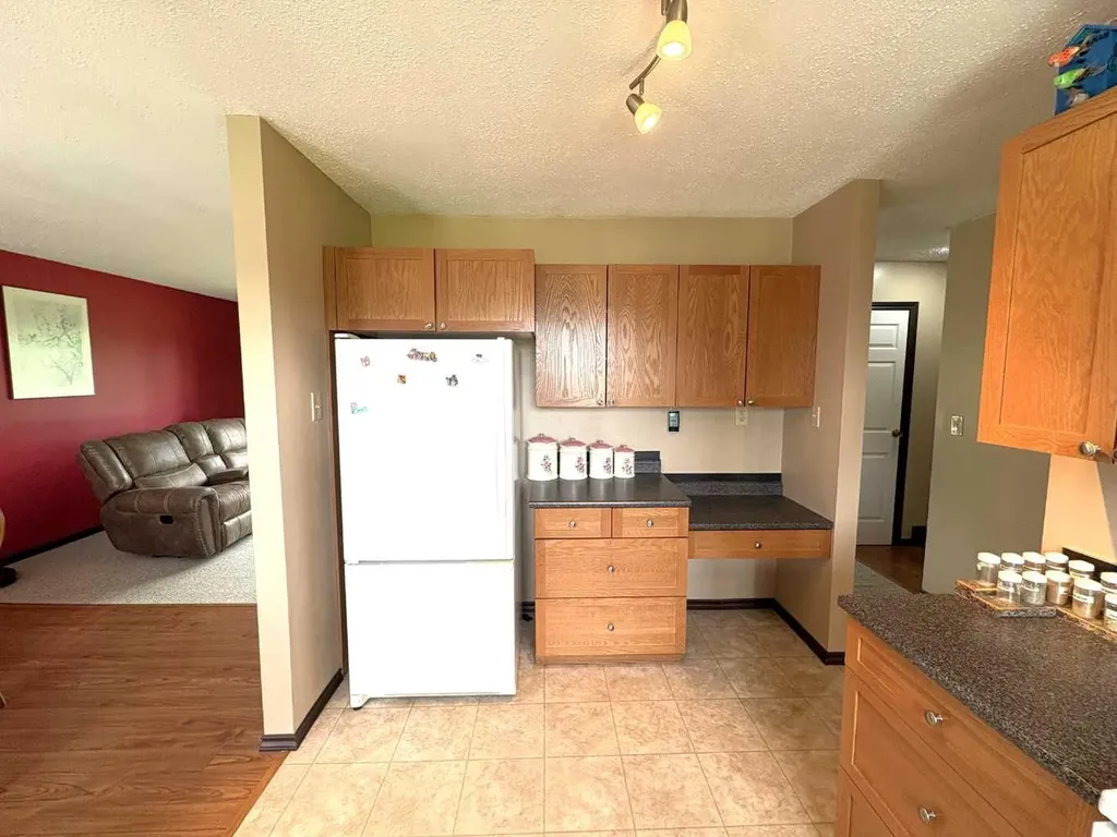 5402 47 Avenue W Forestburg AB T0B 1N0