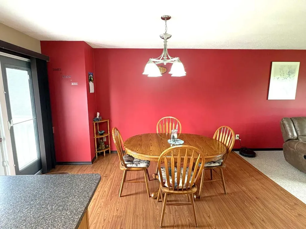 5402 47 Avenue W Forestburg AB T0B 1N0