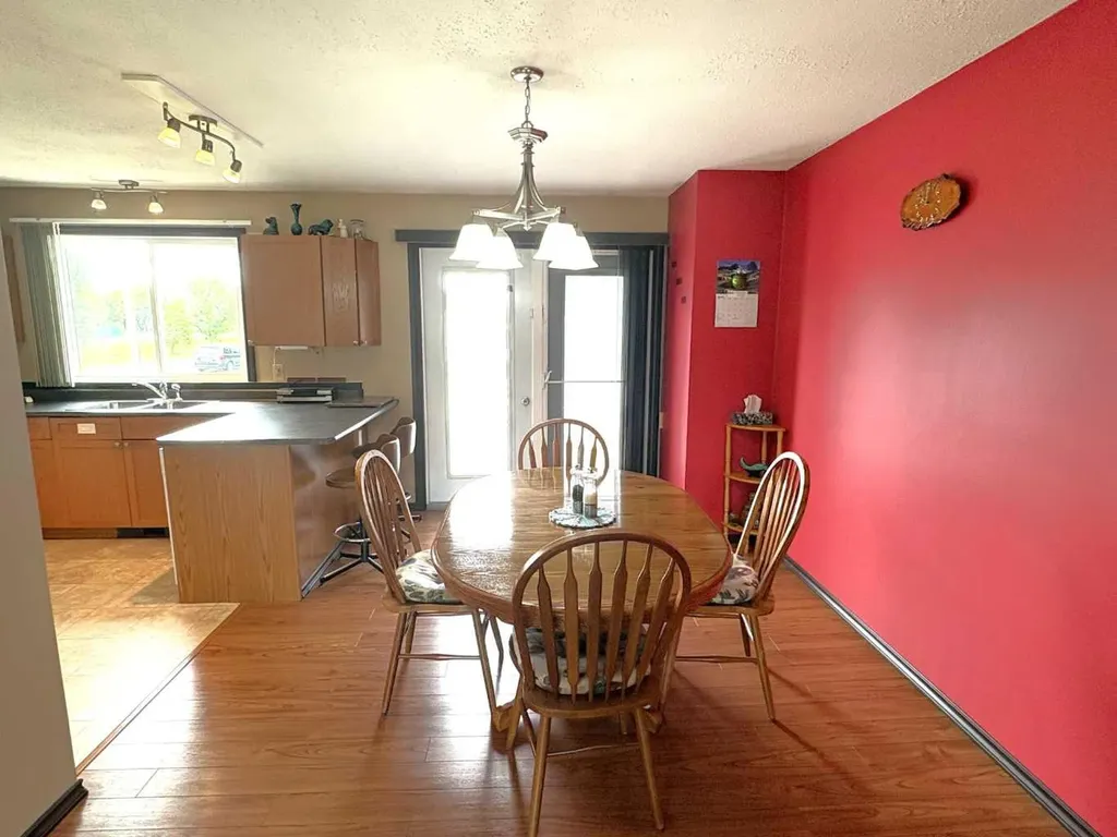 5402 47 Avenue W Forestburg AB T0B 1N0