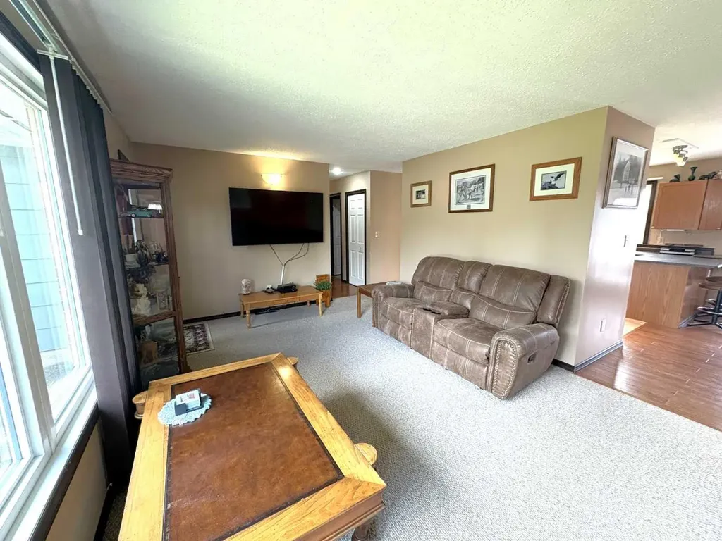 5402 47 Avenue W Forestburg AB T0B 1N0