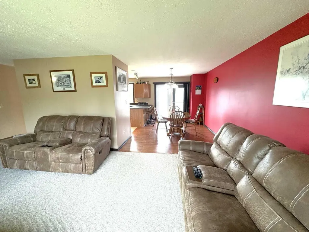 5402 47 Avenue W Forestburg AB T0B 1N0