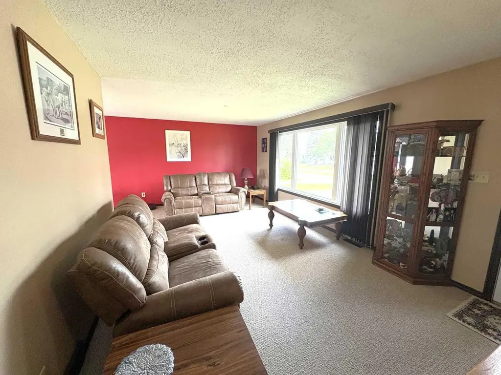5402 47 Avenue W Forestburg AB T0B 1N0