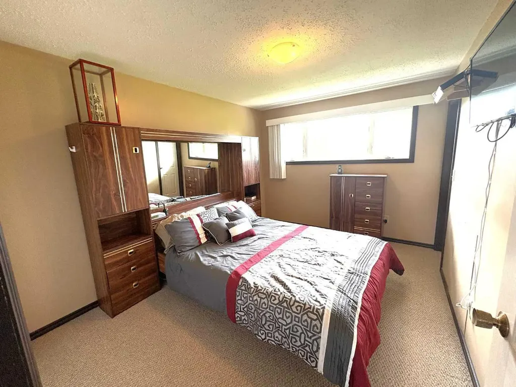 5402 47 Avenue W Forestburg AB T0B 1N0