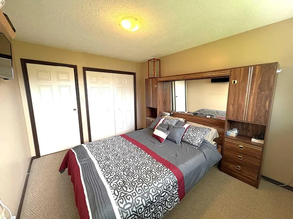 5402 47 Avenue W Forestburg AB T0B 1N0