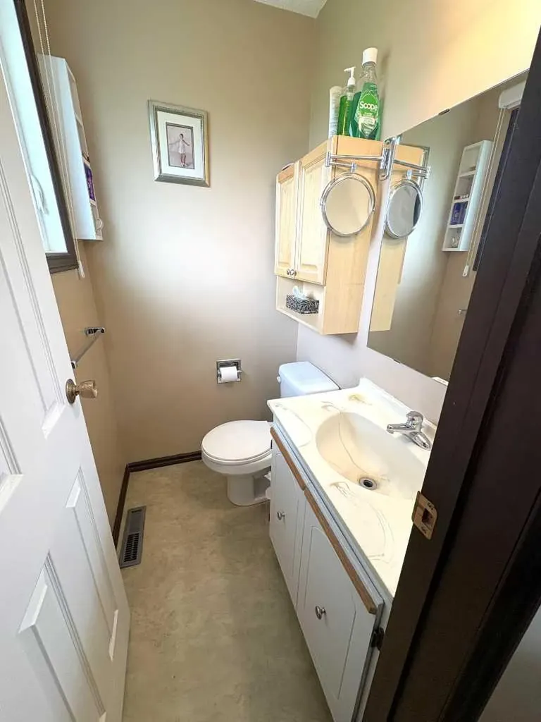 5402 47 Avenue W Forestburg AB T0B 1N0