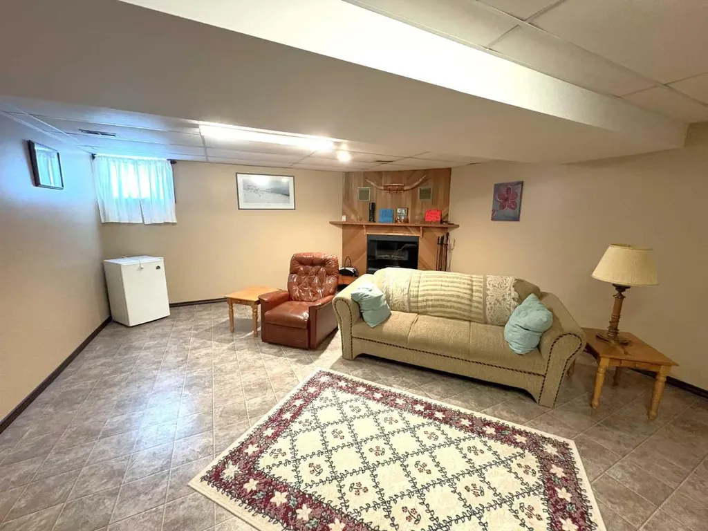 5402 47 Avenue W Forestburg AB T0B 1N0