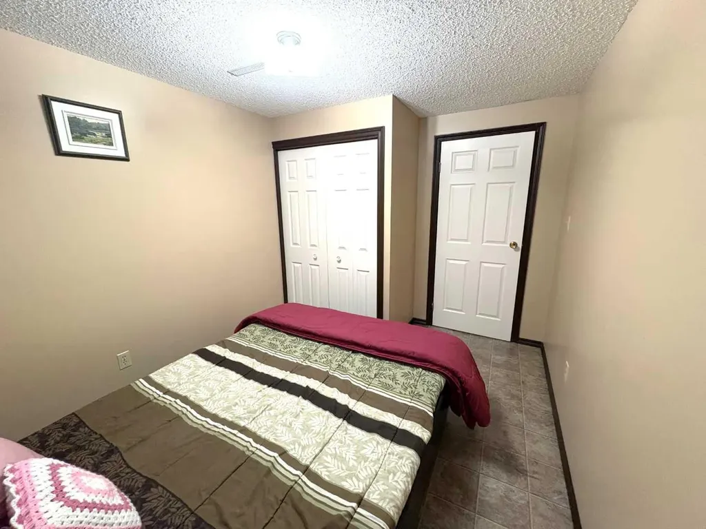 5402 47 Avenue W Forestburg AB T0B 1N0