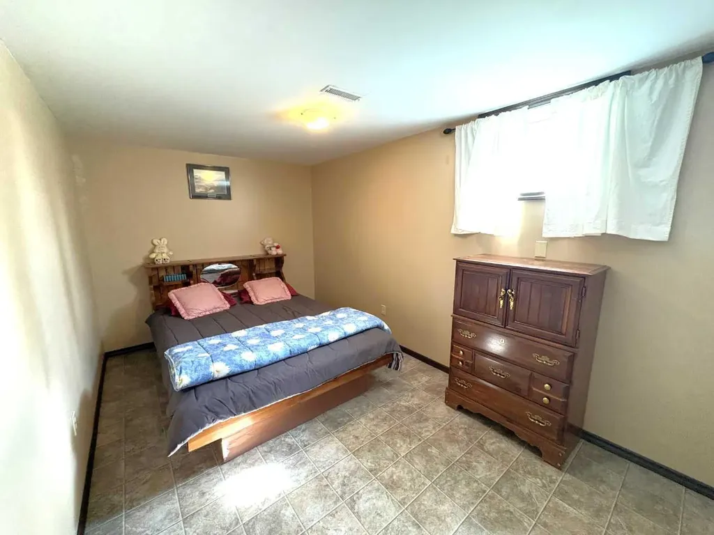5402 47 Avenue W Forestburg AB T0B 1N0