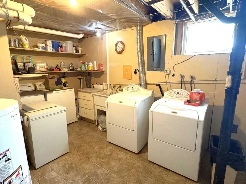 5402 47 Avenue W Forestburg AB T0B 1N0