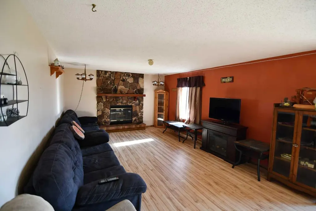 14446 Township Road 302 Rural Special Areas No. 2 AB T0J 1P0