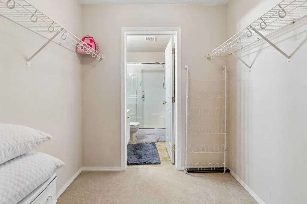 260 Shawville Way SE Calgary AB T2Y 3Z6