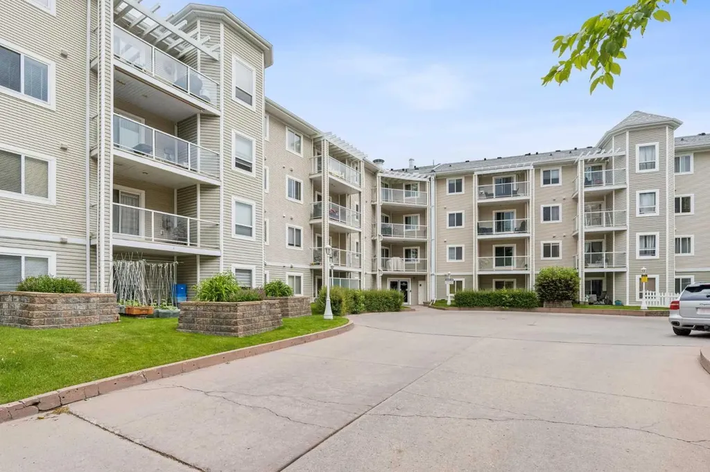 260 Shawville Way SE Calgary AB T2Y 3Z6
