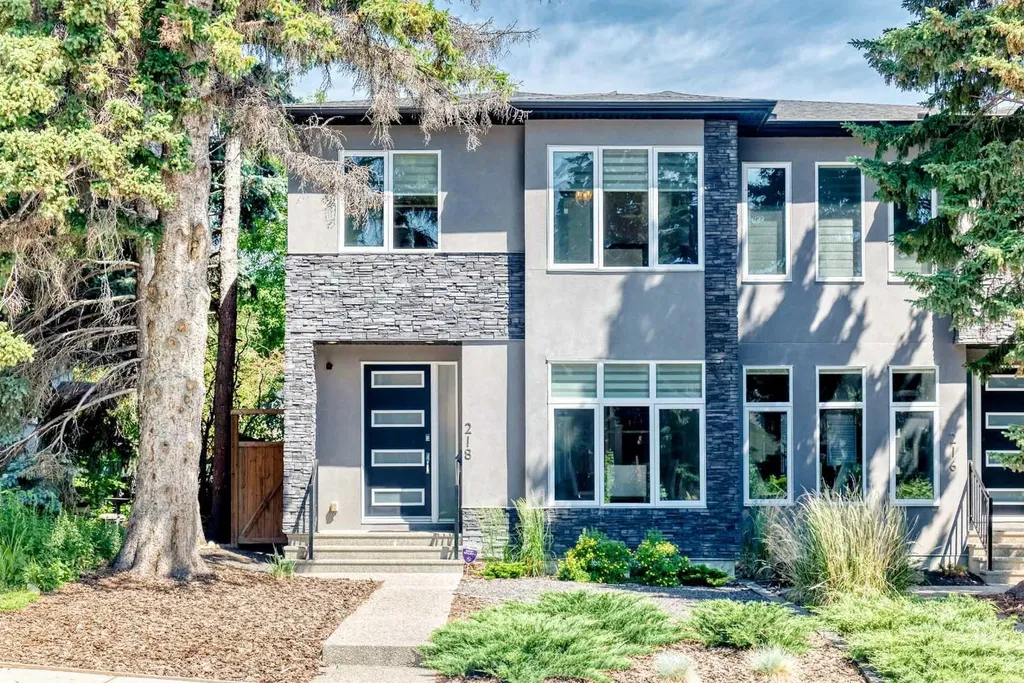218 26 Avenue NW Calgary AB T2M 2C9