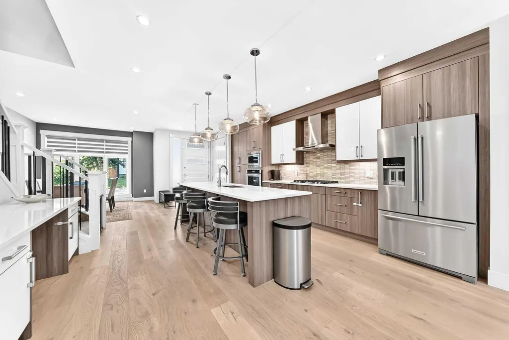 218 26 Avenue NW Calgary AB T2M 2C9