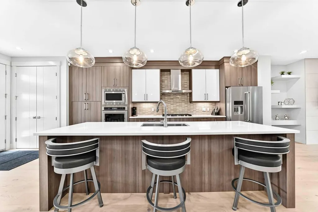 218 26 Avenue NW Calgary AB T2M 2C9