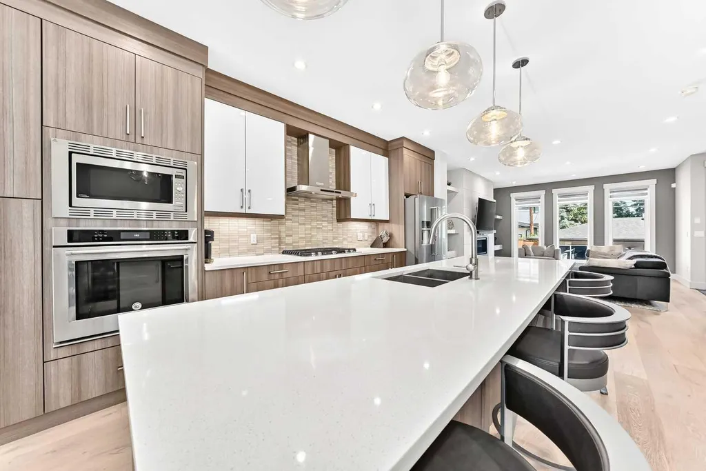 218 26 Avenue NW Calgary AB T2M 2C9