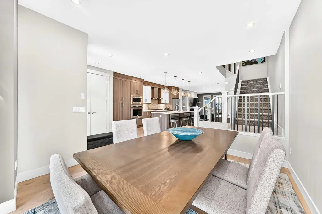 218 26 Avenue NW Calgary AB T2M 2C9