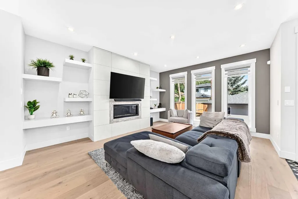 218 26 Avenue NW Calgary AB T2M 2C9
