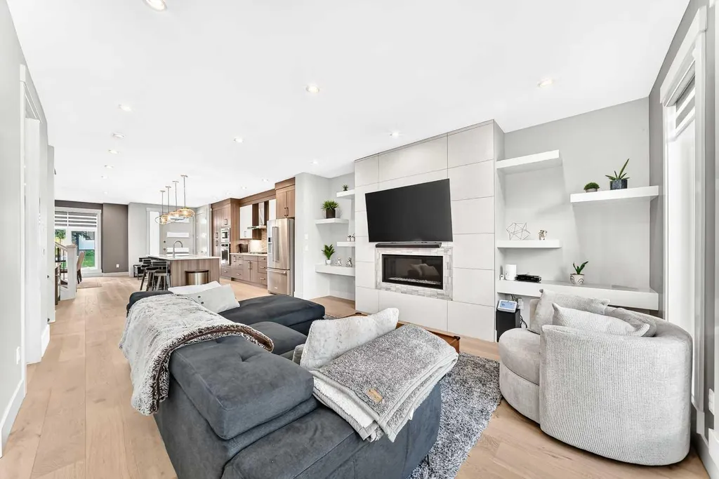 218 26 Avenue NW Calgary AB T2M 2C9