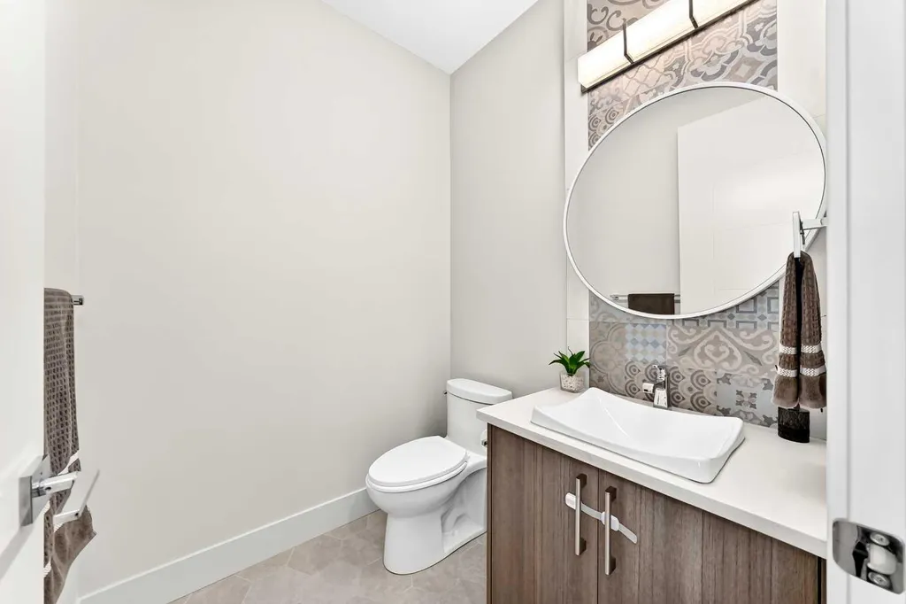 218 26 Avenue NW Calgary AB T2M 2C9