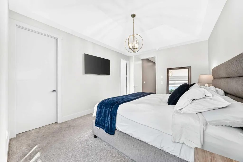 218 26 Avenue NW Calgary AB T2M 2C9