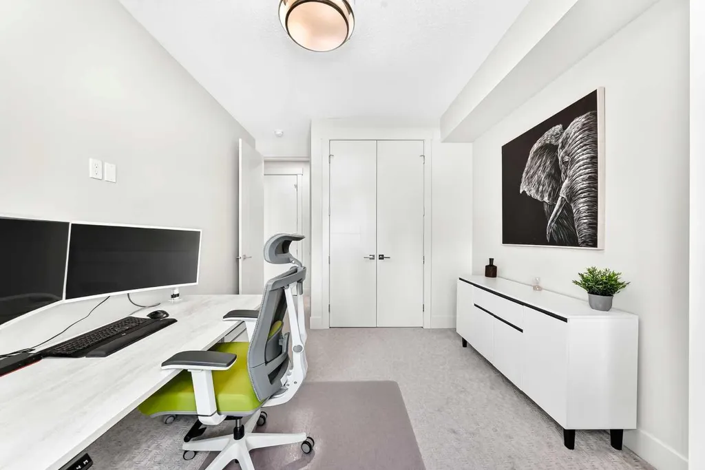 218 26 Avenue NW Calgary AB T2M 2C9