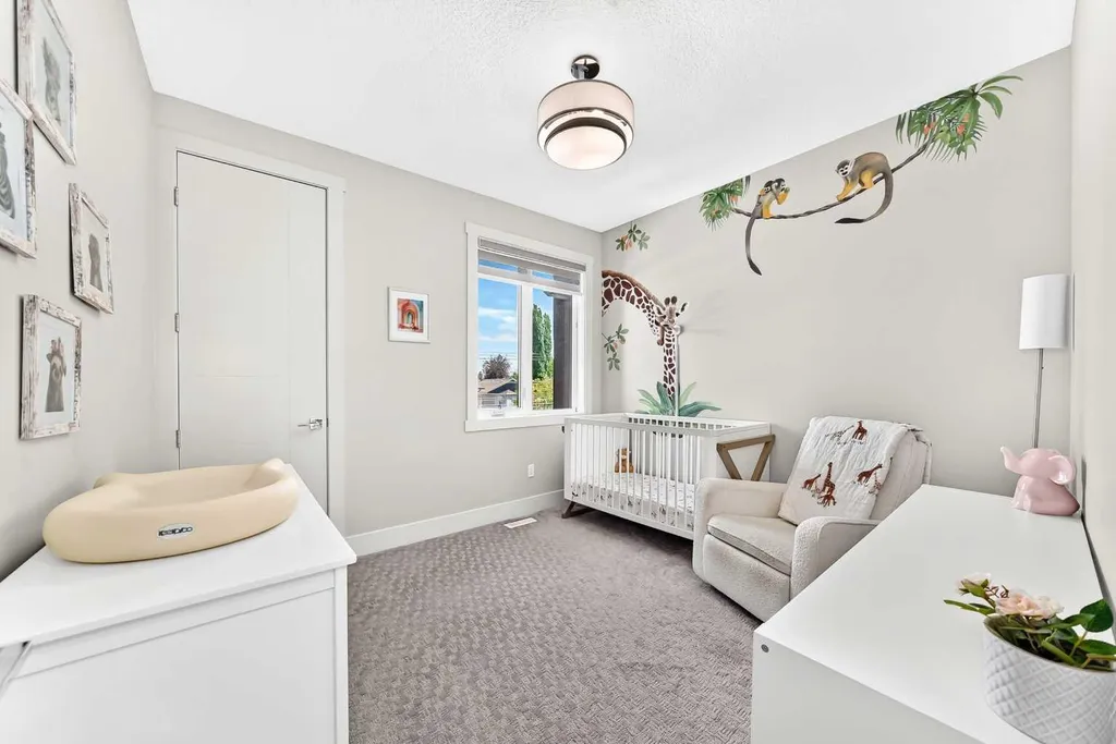 218 26 Avenue NW Calgary AB T2M 2C9