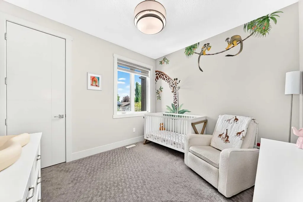 218 26 Avenue NW Calgary AB T2M 2C9