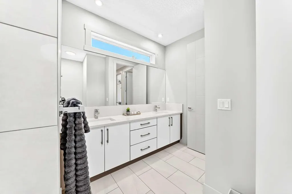 218 26 Avenue NW Calgary AB T2M 2C9