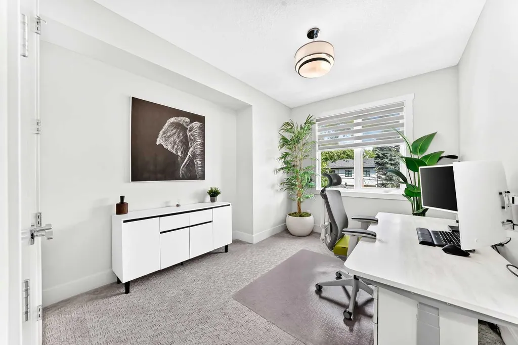 218 26 Avenue NW Calgary AB T2M 2C9