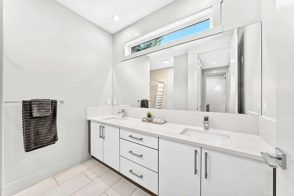 218 26 Avenue NW Calgary AB T2M 2C9