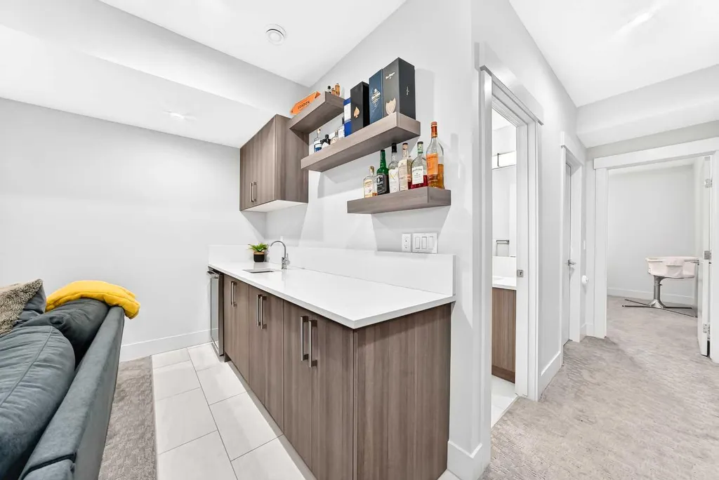 218 26 Avenue NW Calgary AB T2M 2C9