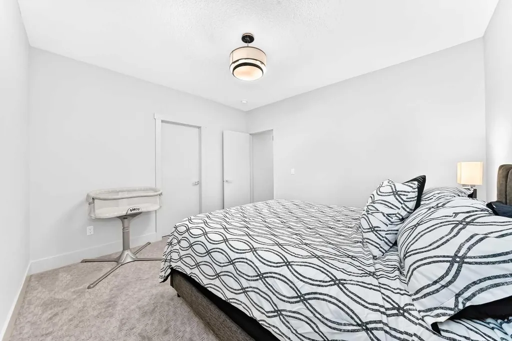 218 26 Avenue NW Calgary AB T2M 2C9