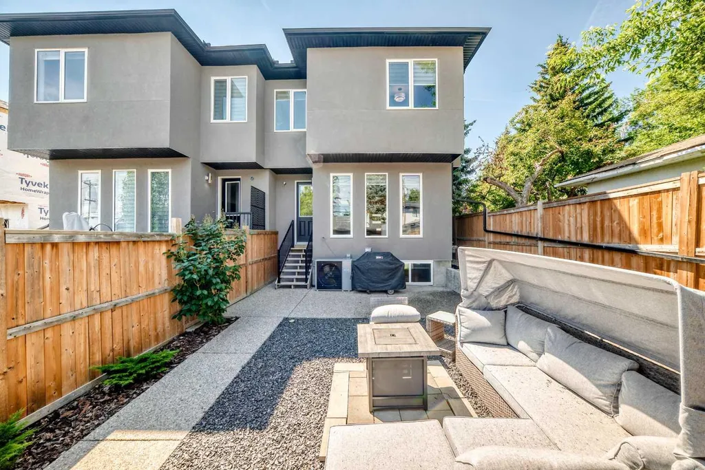 218 26 Avenue NW Calgary AB T2M 2C9